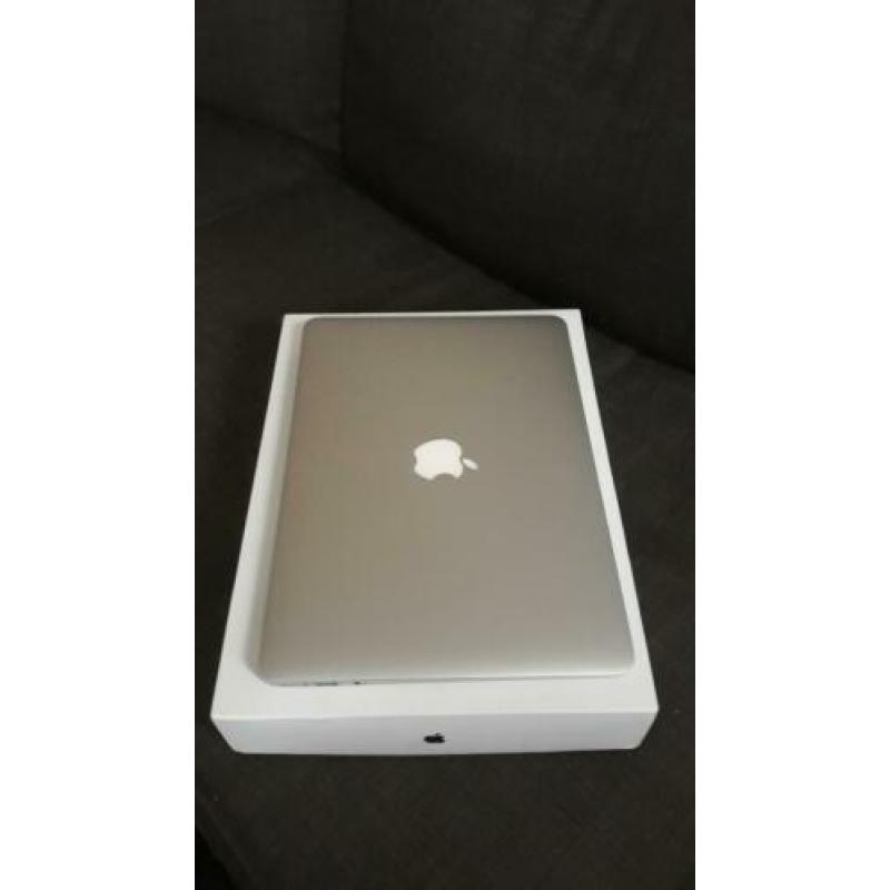 MACBOOK AIR MET OFF 2016 NIEUWSTAAT EN COMPLEET. uit 2015