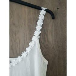 Crème kleurige top met bloemen bandje maat L NIEUW