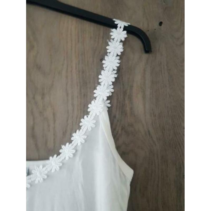 Crème kleurige top met bloemen bandje maat L NIEUW