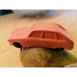 Renault 16 1:43 oranje. PLASTIC.