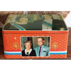 Beatrix Claus Juliana Bernhard Wilhemina groot blik (1098)