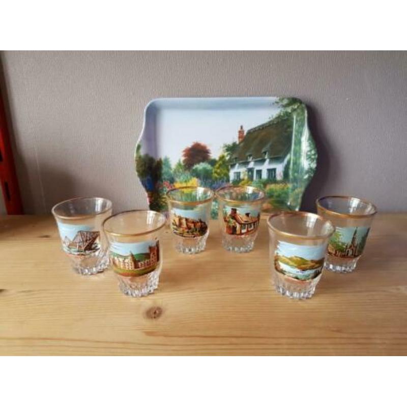 6 Borrelglaasjes met klein bijpassend dien blaadje 14 x 20