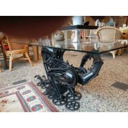 Alien tafel metaal kunst