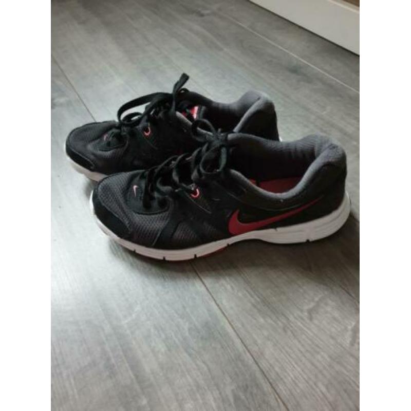 Nike gynpen zgan maat 39