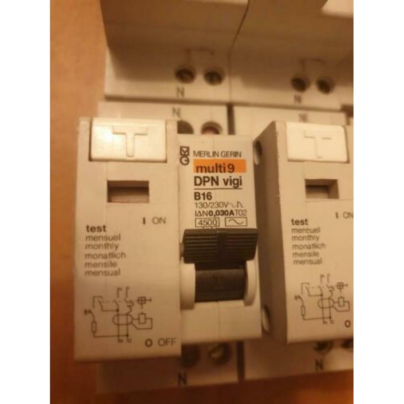 Merlin Gerin Aardlekautomaat B16 Vigi, Multi9, 10st beschikb