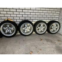 Porsche 18 inch velgen met winterbanden