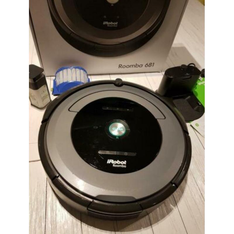 Roomba Irobot 681 robot stofzuiger wegens overdadig