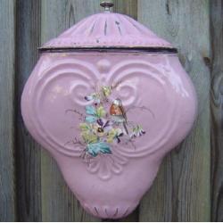 Roze emaille waterreservoir. 7 maart emaillebeurs Apeldoorn.