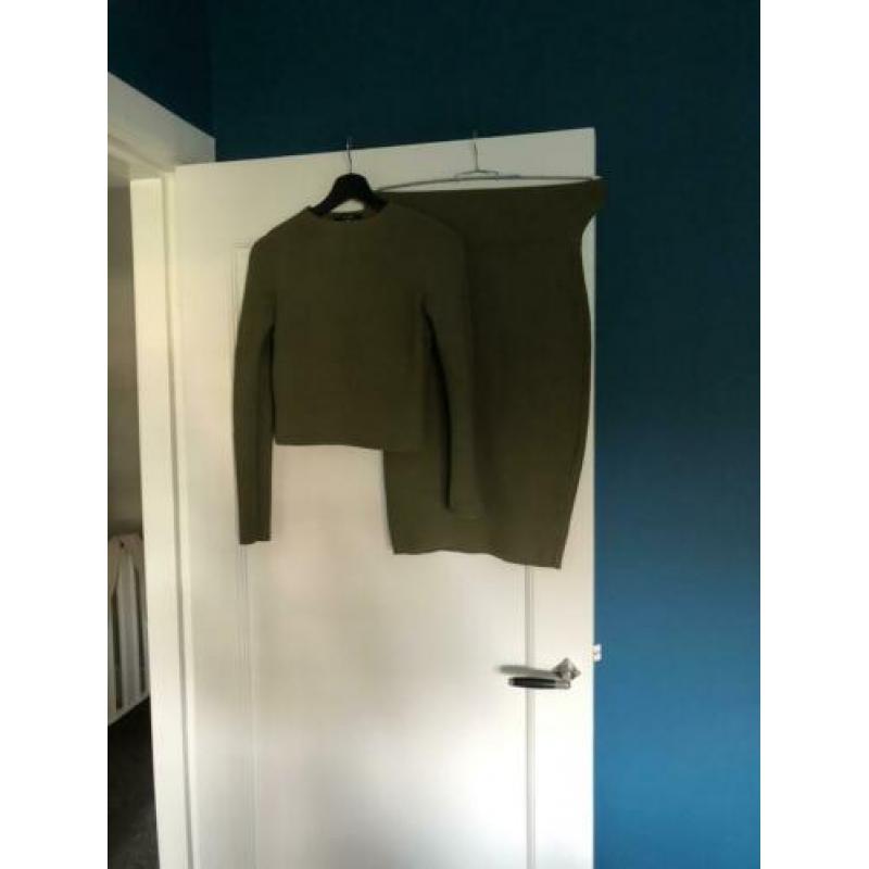 Nikkie: set van top en rok mosgroen (38)