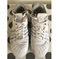 - Nike Free TR 6 - wit / zilver - maat 38,5 (US 7,5 / UK 5)