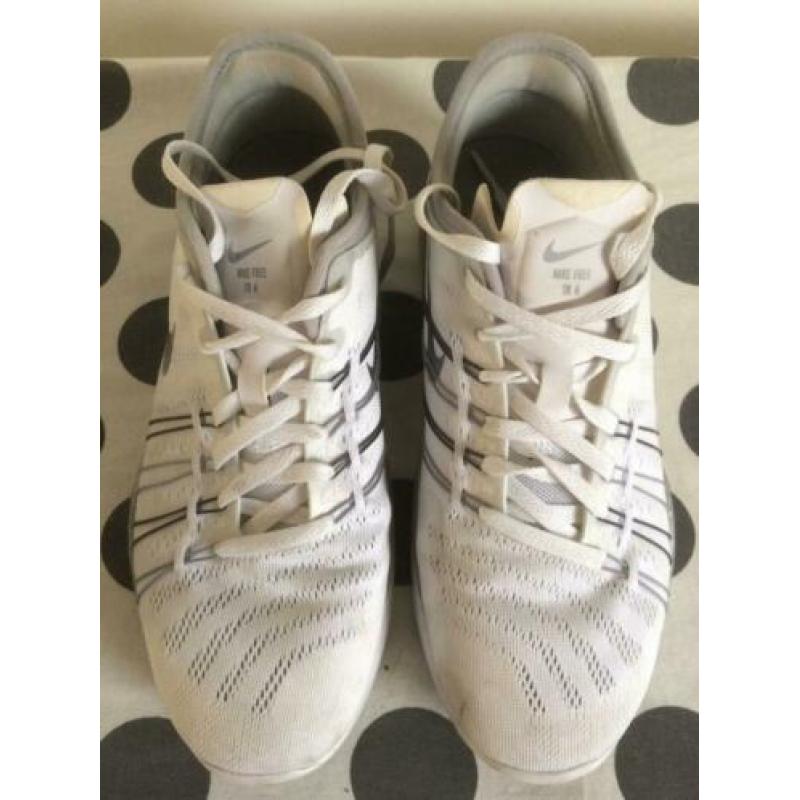 - Nike Free TR 6 - wit / zilver - maat 38,5 (US 7,5 / UK 5)