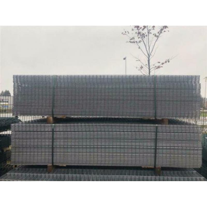 60m Gegalvaniseerd Hekwerk 123cm hoog - 2e keus palen