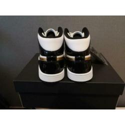 Jordan 1 Mid Patent Black 40