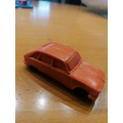 Renault 16 1:43 oranje. PLASTIC.