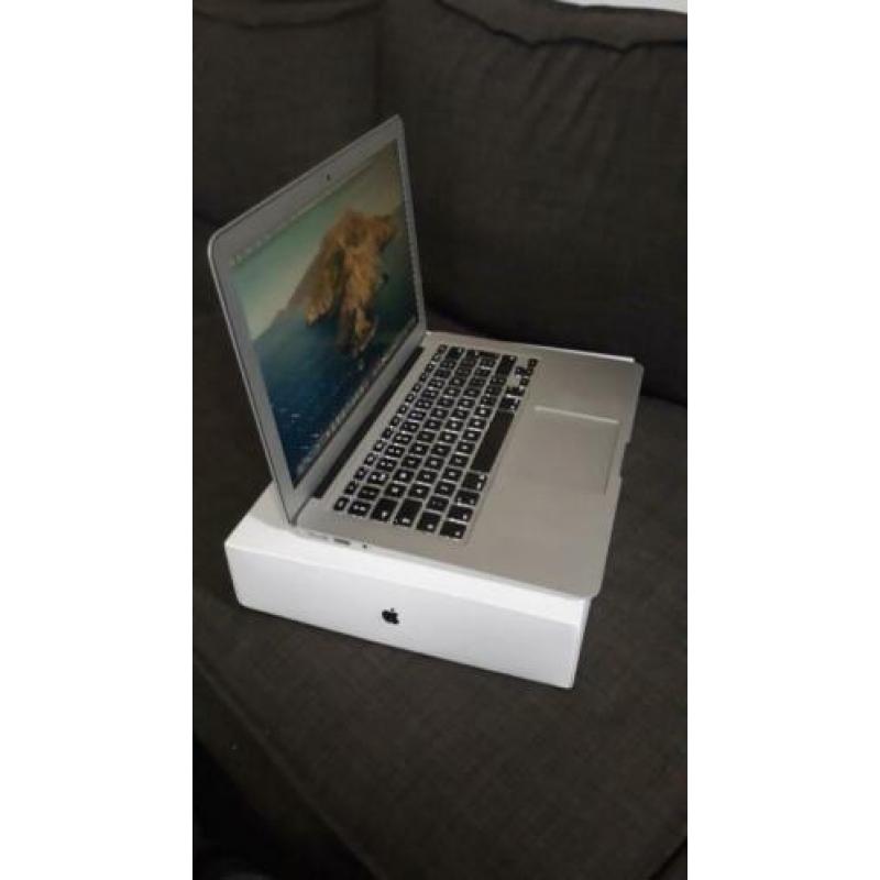 MACBOOK AIR MET OFF 2016 NIEUWSTAAT EN COMPLEET. uit 2015