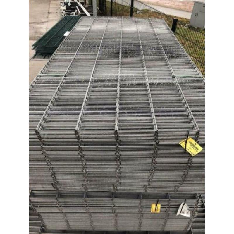 60m Gegalvaniseerd Hekwerk 123cm hoog - 2e keus palen