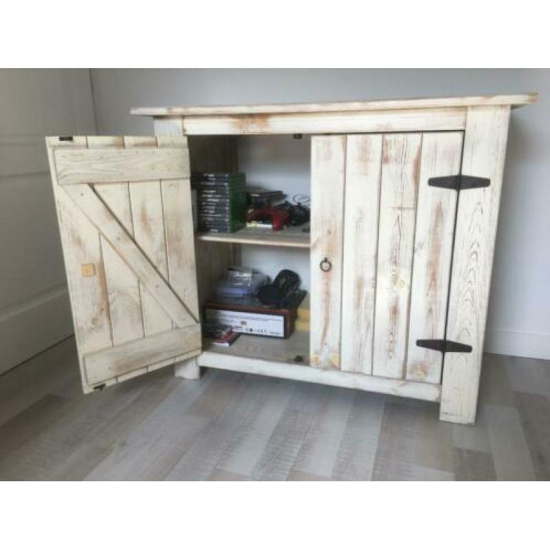 Zeer mooie commode van Amigo's Amiga's Furniture.