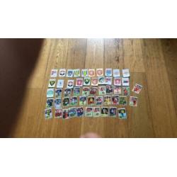 Te koop 52 stuks voetbal plaatjes