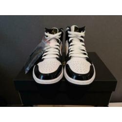 Jordan 1 Mid Patent Black 40