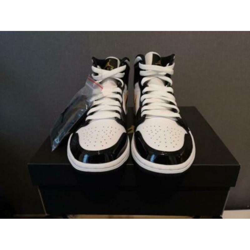 Jordan 1 Mid Patent Black 40