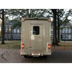 Paardenwagen- paardenvrachtwagen Mercedes