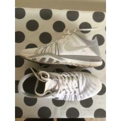 - Nike Free TR 6 - wit / zilver - maat 38,5 (US 7,5 / UK 5)
