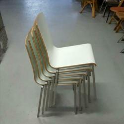29 x HPL stapelstoelen, HORECA design stoelen Arper 106