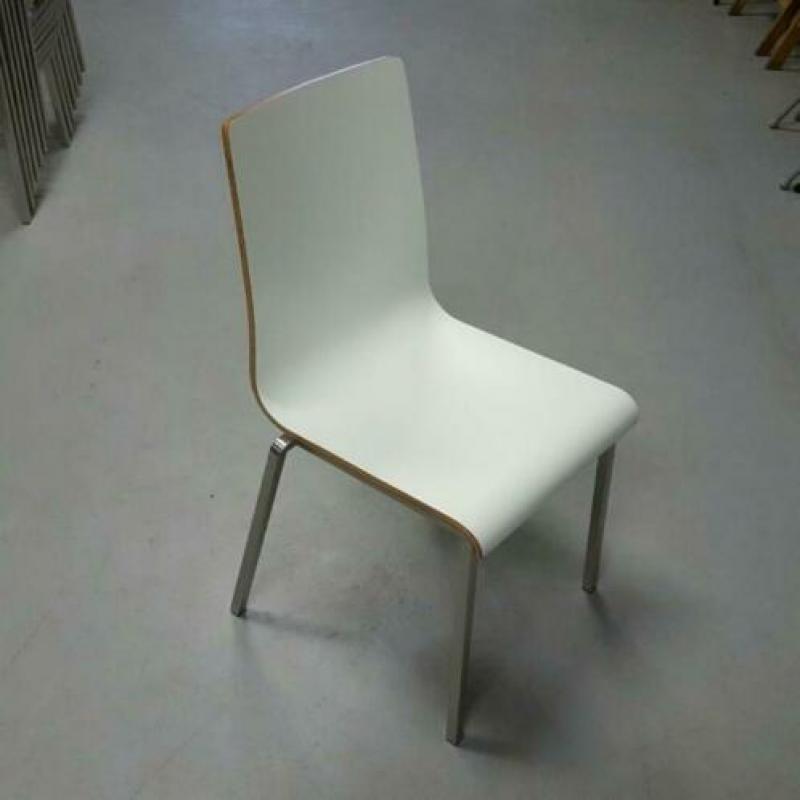 29 x HPL stapelstoelen, HORECA design stoelen Arper 106