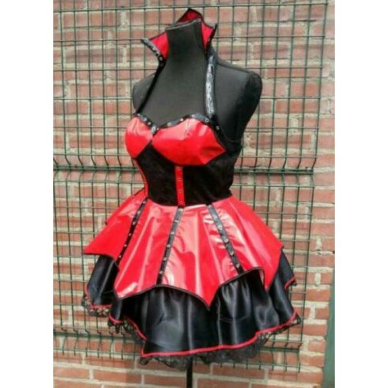 Sissy lak jurkje maat 38/40 cd wasteland b.i.t.c.h.