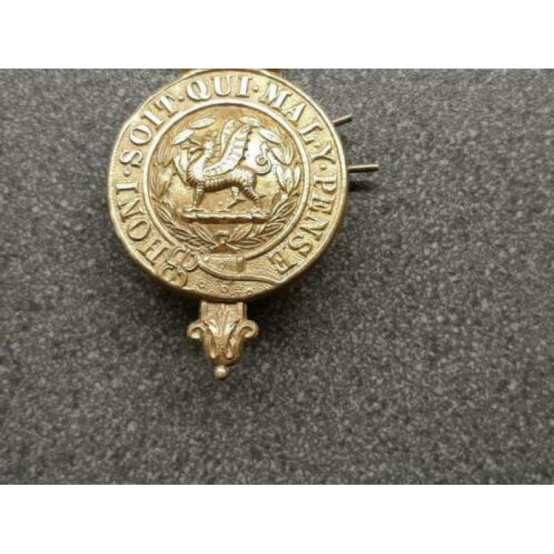 Cap Badge / Honi . Soit . Qui . Mal . Y . Pense 77 x 42 m
