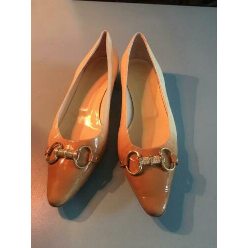 Lorbac - pumps - maat 40,5 -witbeige lakleer gouden gesp -