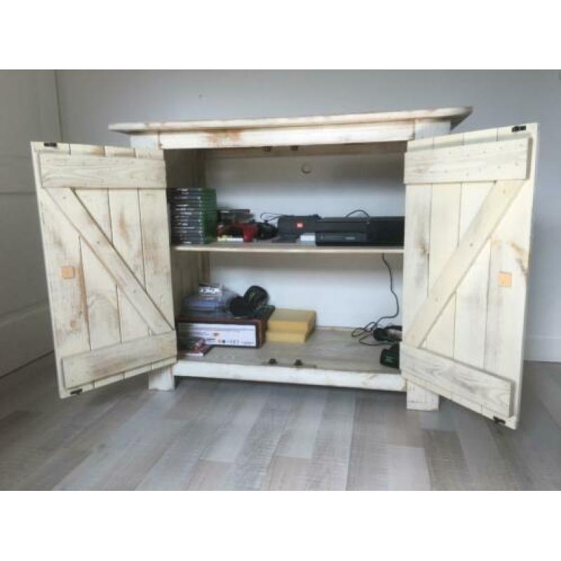 Zeer mooie commode van Amigo's Amiga's Furniture.