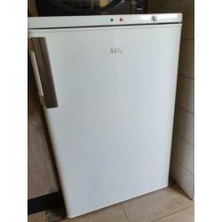 AEG RTB51511AW koelkast tafelmodel. En diepvries/ vriezer