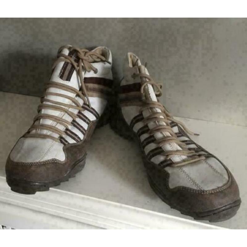 Triple XXX schoenen gympen maat 44