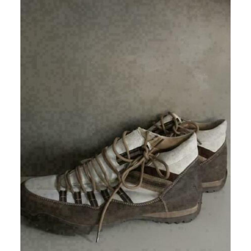 Triple XXX schoenen gympen maat 44