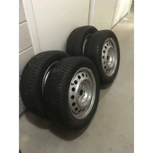 Winterbanden set op stalen velg 205/55/r16