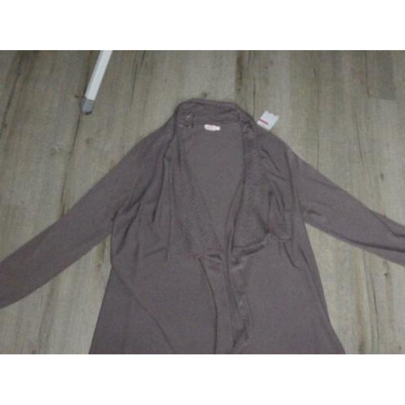 Libelle nieuw taupe kleur vest mt. 46