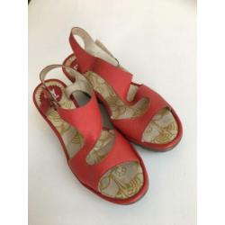 Rode leren sandalen van Fly London maat 39