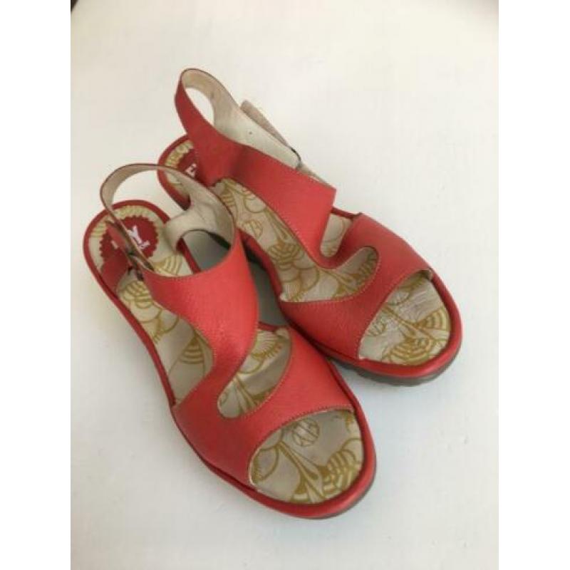 Rode leren sandalen van Fly London maat 39