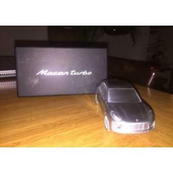 Porsche macan model limited edition 1:47