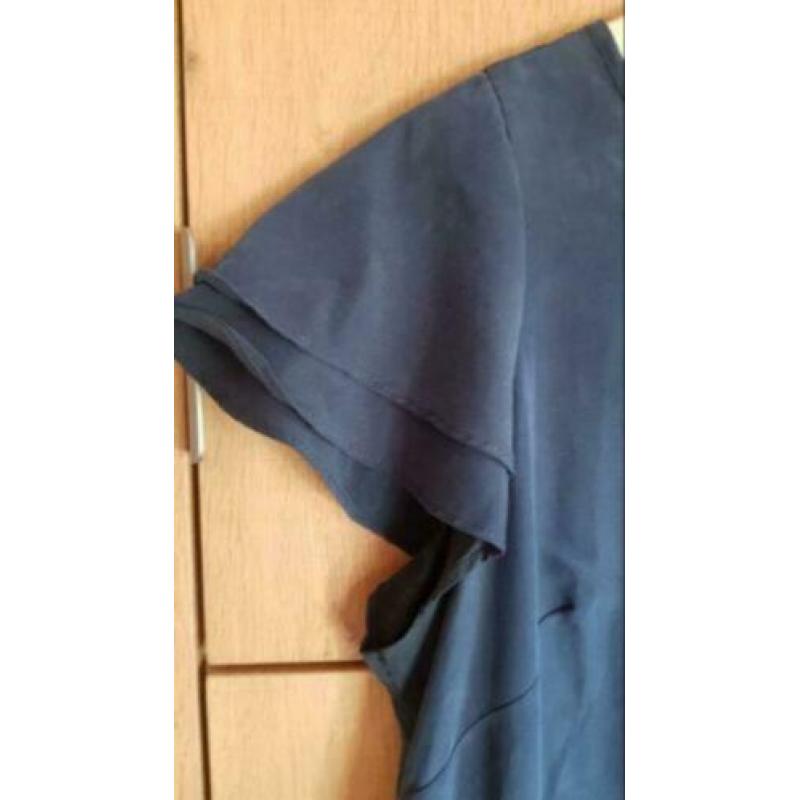 In nieuwstaat donkerblauw jurkje van Guess, mt 38-40
