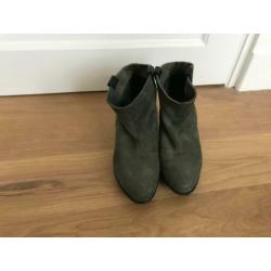 Vialis schoenen maat 38- Handgemaakte Spaanse suede laarsjes