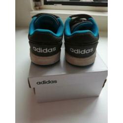 Adidas maat 27, weinig gedragen.