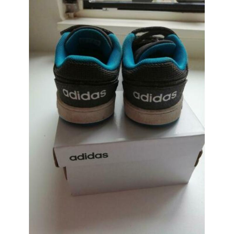 Adidas maat 27, weinig gedragen.