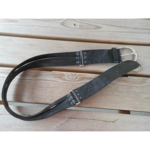 Mooie aparte lederen riem met een oud zilveren gesp mt.85