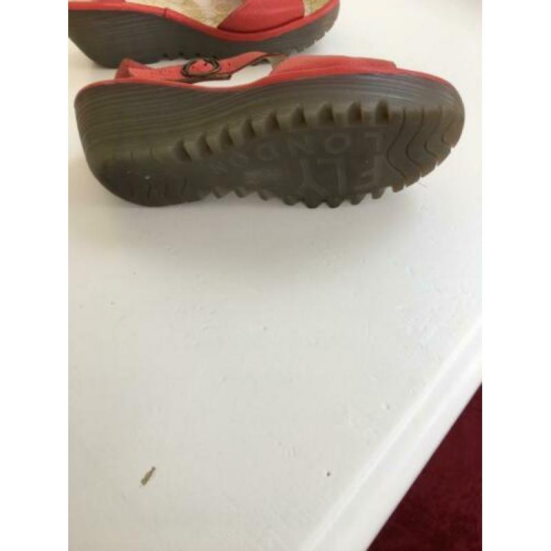 Rode leren sandalen van Fly London maat 39