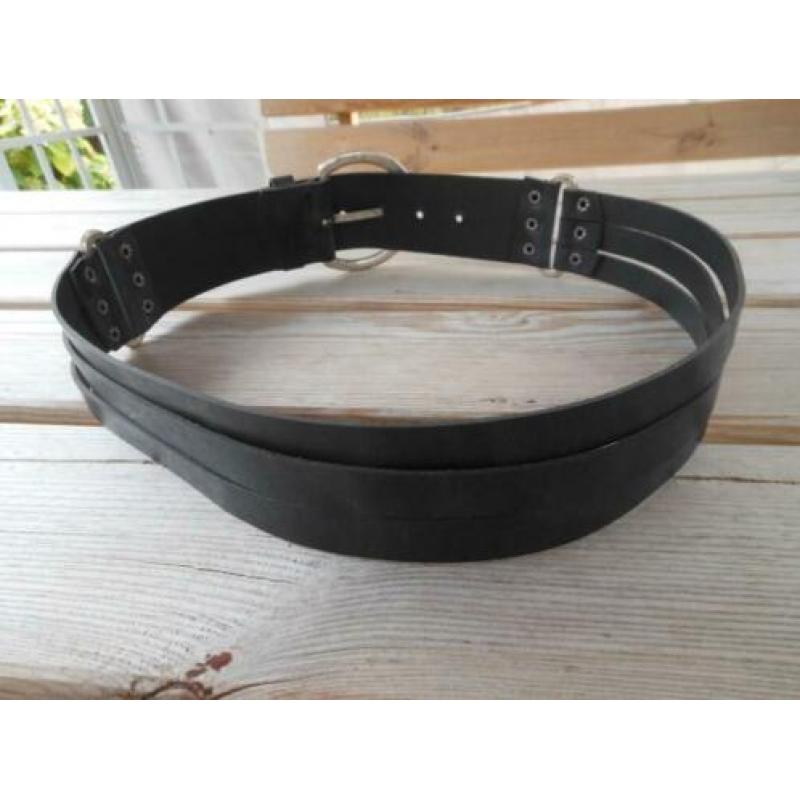 Mooie aparte lederen riem met een oud zilveren gesp mt.85