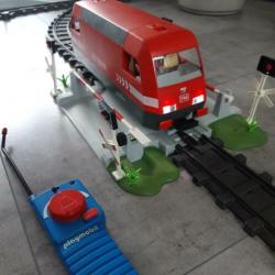 PLAYMOBIL RC TREIN 2X passagier wagon overweg station