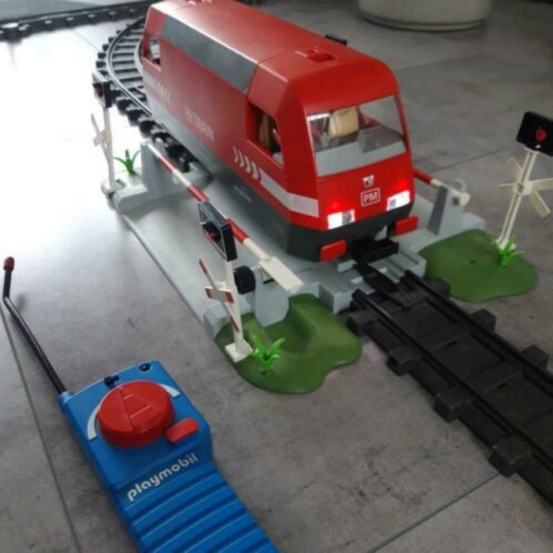 PLAYMOBIL RC TREIN 2X passagier wagon overweg station