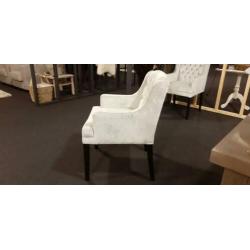 2 gecapitonneerde eetkamerstoelen